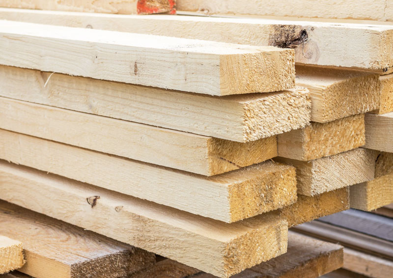 gỗ thông thuộc nhóm gỗ mềm, rất dễ gia công và sản xuất