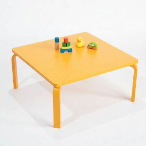 Bàn mầm non ngồi bệt mặt vuông gỗ cao su 60x60x28cm KGD014