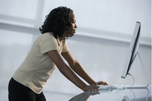 lợi ích khi bạn thay đổi tư thế làm việc từ ngồi sang đứng thường xuyên