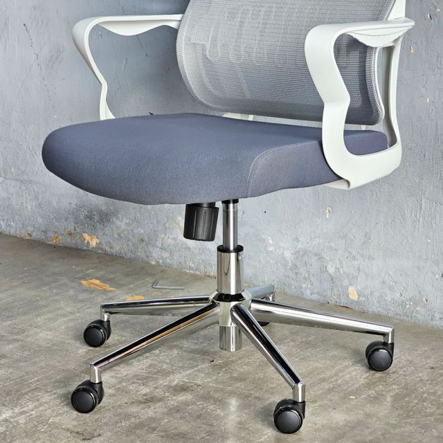 Ghế xoay văn phòng lưng lưới có tựa đầu GAK825