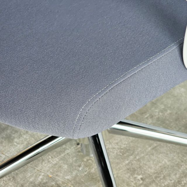 Ghế xoay văn phòng lưng lưới có tựa đầu GAK825