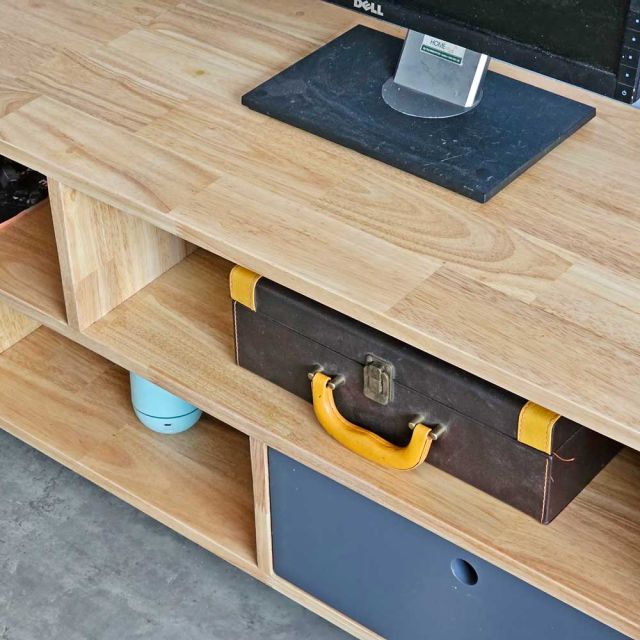 Kệ tivi phòng khách gỗ cao su 180x40x53cm KTV68053
