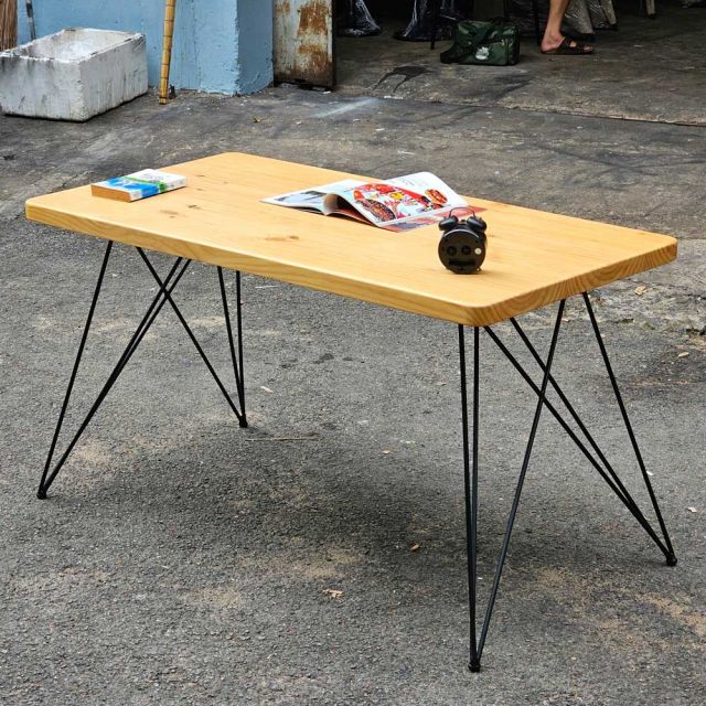 Bàn làm việc 140x70cm gỗ thông dày 4cm chân sắt phi SPD68166