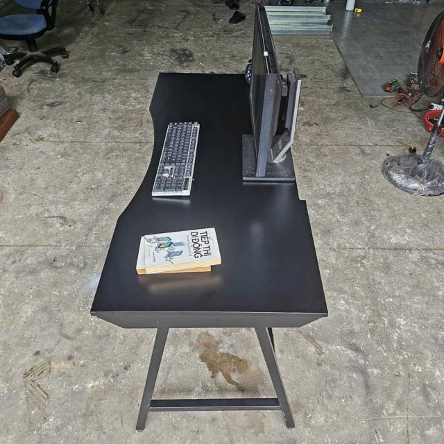 Bàn Gaming TaUP 120x60cm gỗ cao su chân chữ A GD68093