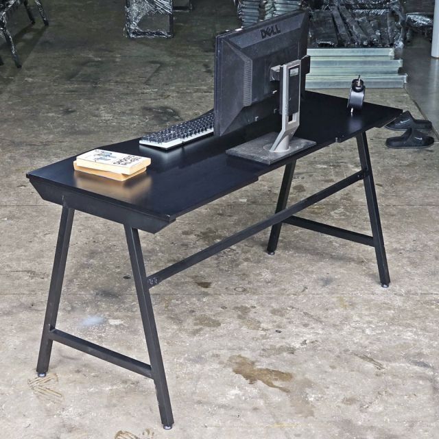 Bàn Gaming TaUP 120x60cm gỗ cao su chân chữ A GD68093