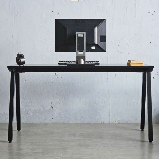Bàn làm việc 140x60cm gỗ cao su hệ PLY HBPL023