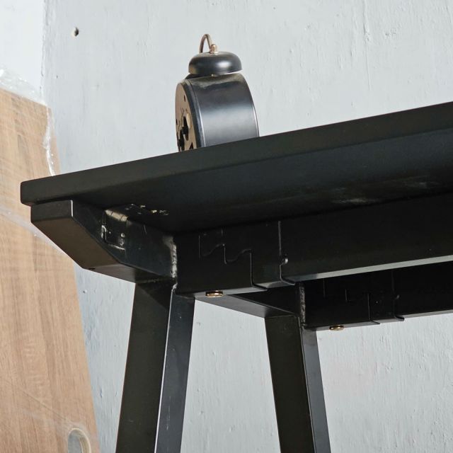 Bàn làm việc 140x60cm gỗ cao su hệ PLY HBPL023