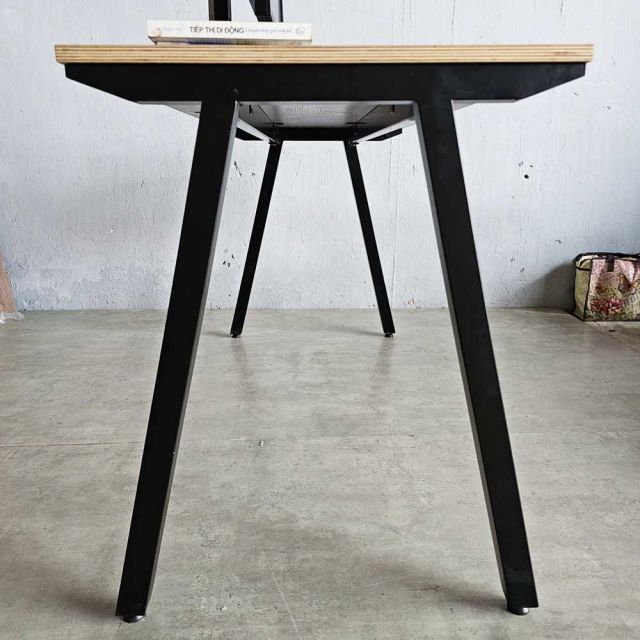 Bàn nhân viên 140x60cm gỗ Plywood hệ PLY chân lắp ráp HBPL003