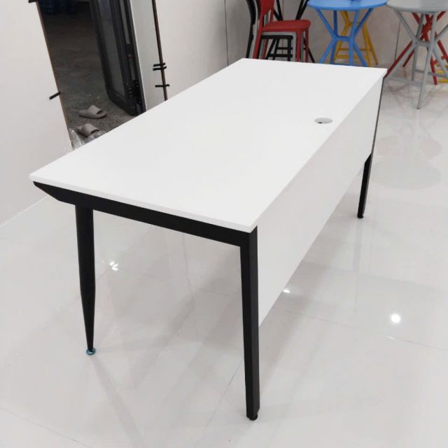 Bàn quản lý gỗ tự nhiên chân sắt lắp ráp BGD68069