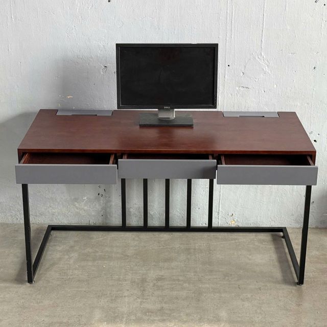 Bàn làm việc Lineo 140x60cm gỗ cao su BD68132