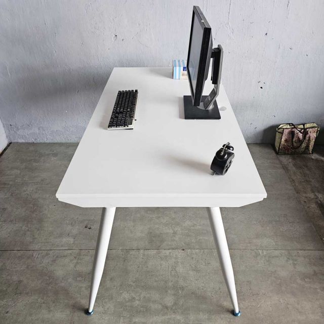 Bàn làm việc 140x70cm gỗ cao su hệ CONE lắp ráp HBCO067