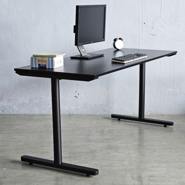 Bàn văn phòng 160x70cm gỗ cao su chân sắt lắp ráp hệ TIO HBTO0167
