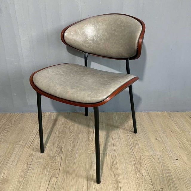 Ghế Elara bọc nệm da bò sáp lưng plywood GAK128