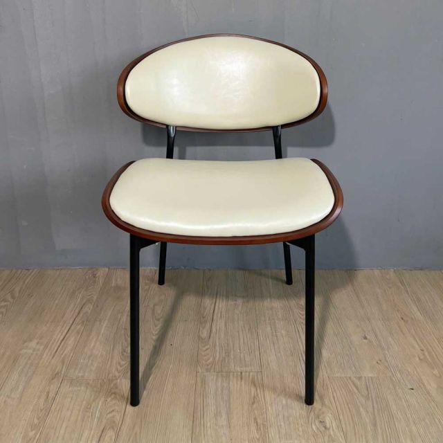 Ghế Elara bọc nệm da bò sáp lưng plywood GAK128