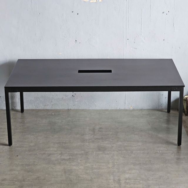 Bàn họp 200x100cm gỗ cao su chân sắt hệ UConcept HBUC061