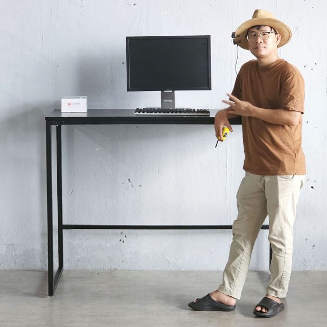 Bàn làm việc đứng 140x60cm gỗ cao su STD68042