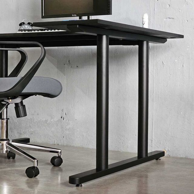 Combo bàn làm việc góc L và ghế lưới văn phòng CB68208