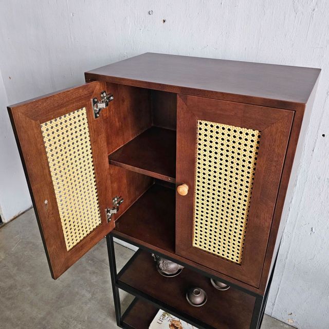 Tủ trang trí 60x35x120cm gỗ cao su khung chân sắt KTB68161