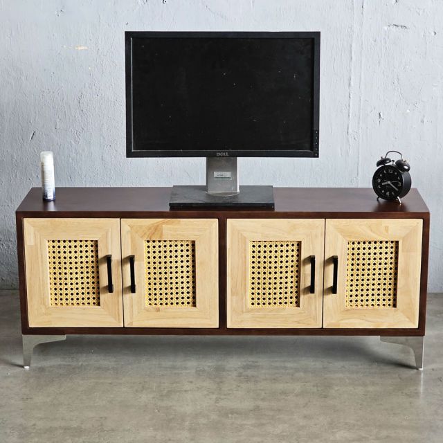 Tủ TV cửa lưới mắt cáo 120x25x55cm gỗ cao su KTV68115