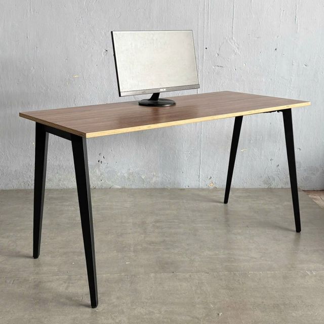 Bàn làm việc 140x60cm gỗ plywood hệ Tứ Giác Côn HBDI006