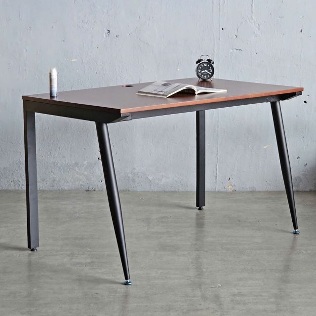 Bàn quản lý 120x70cm gỗ cao su BGD68075