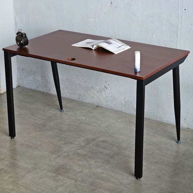 Bàn quản lý 120x70cm gỗ cao su BGD68075