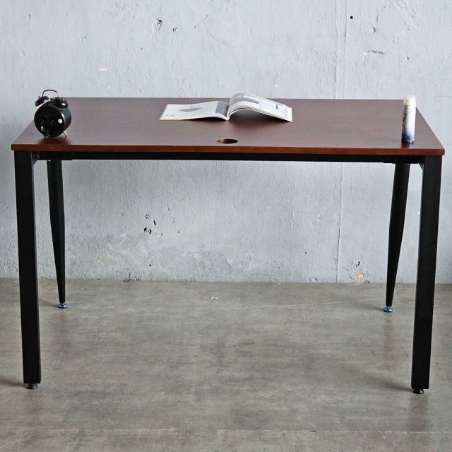 Bàn quản lý 120x70cm gỗ cao su BGD68075