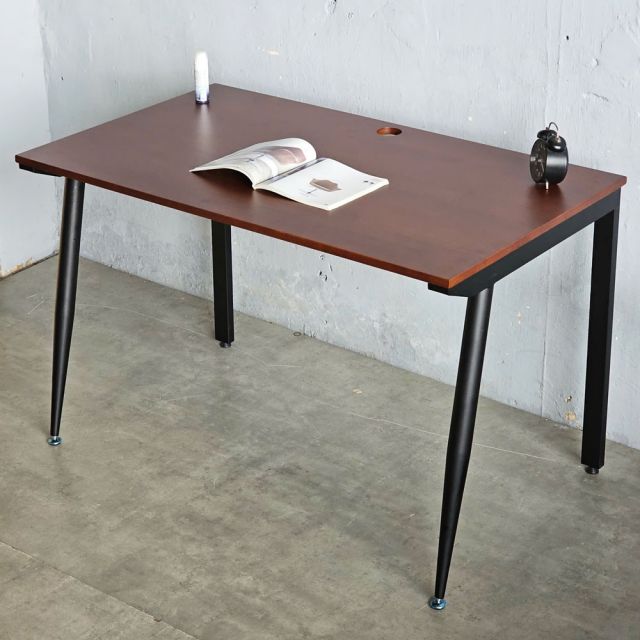 Bàn quản lý 120x70cm gỗ cao su BGD68075