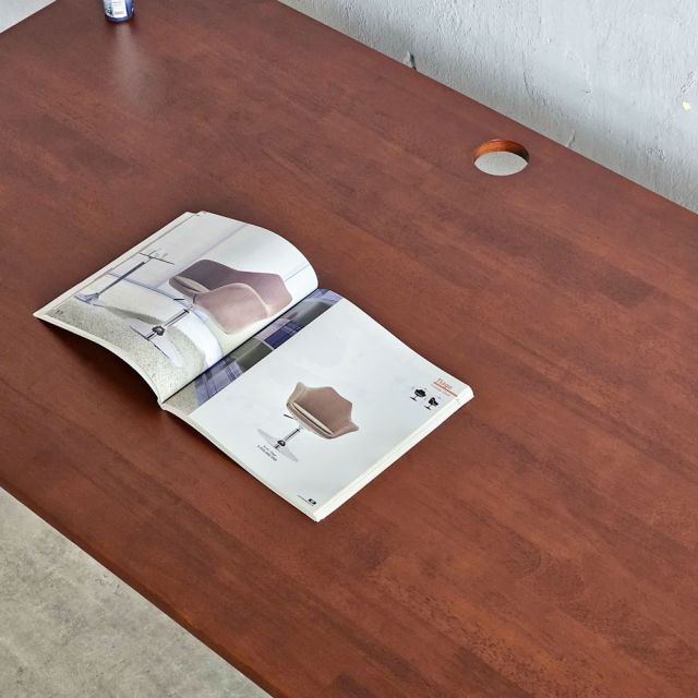 Bàn quản lý 120x70cm gỗ cao su BGD68075