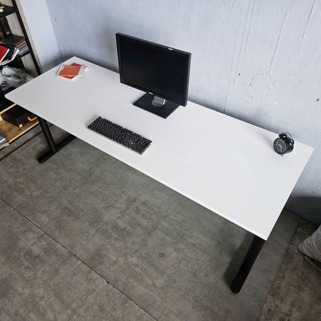 Bàn làm việc 200x70cm gỗ tràm chân sắt hệ TIO HBTO026