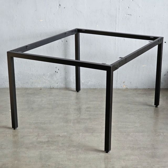 Chân sắt lắp ráp cho bàn 120x100cm hệ UConcept HCUC026
