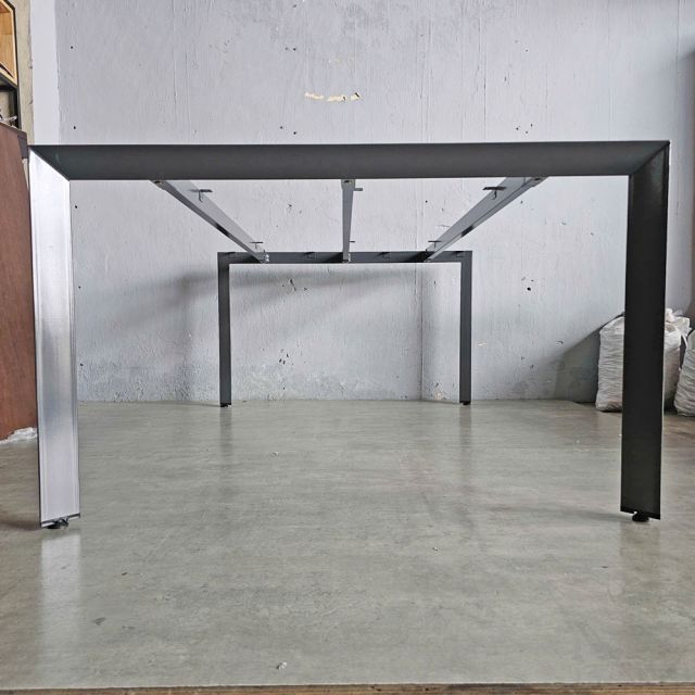 Chân sắt lắp ráp cho bàn 180x120cm hệ Trian HCTA023