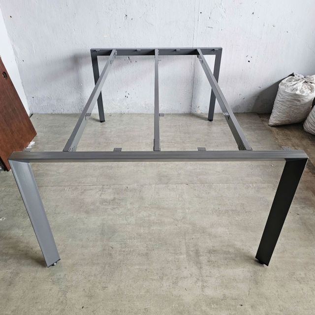 Chân sắt lắp ráp cho bàn 180x120cm hệ Trian HCTA023