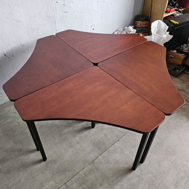Bàn làm việc cụm 4 gỗ cao su chân sắt BCVP002