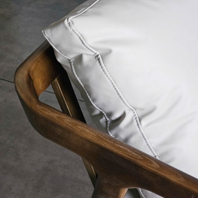 Sofa băng Kana khung gỗ Ash nệm simili SFB68067