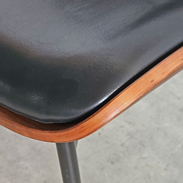 Ghế Elara bọc nệm da bò sáp lưng plywood GAK128
