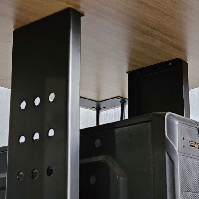 Giá treo thùng CPU gỗ cao su khung sắt KCPU68020