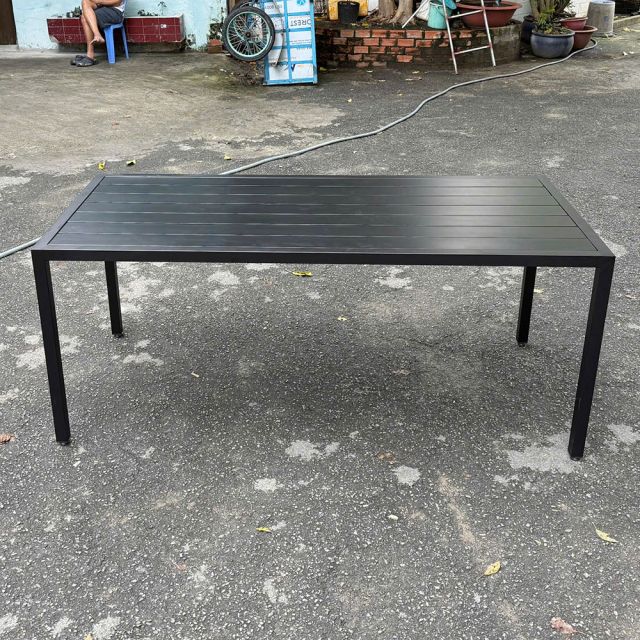 Bàn ngoài trời 180x80cm chân sắt gỗ cao su - BNT003