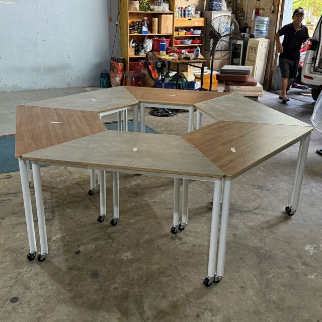 Cụm 6 bàn hình thang di động gỗ plywood chân sắt tròn FOS009