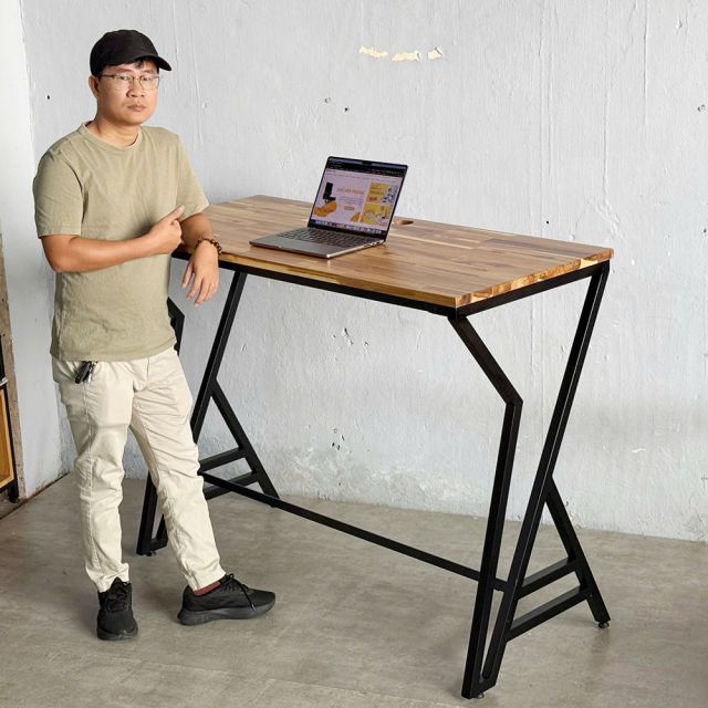 Bàn làm việc đứng 140cm gỗ Tràm chân sắt lắp ráp - STD68046