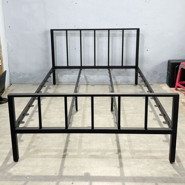 Giường ngủ gỗ cao su khung sắt GN68040