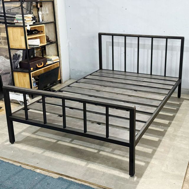Giường ngủ gỗ cao su khung sắt GN68040