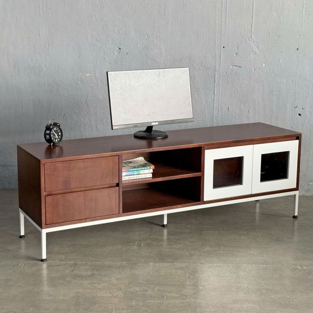 Kệ tivi có ngăn kéo gỗ cao su chân sắt KTV68096