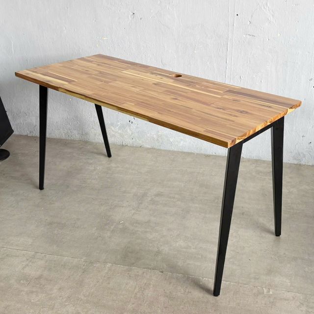 Bàn làm việc Gỗ Tràm 140x60cm chân hệ Tứ Giác Côn - HBDI014