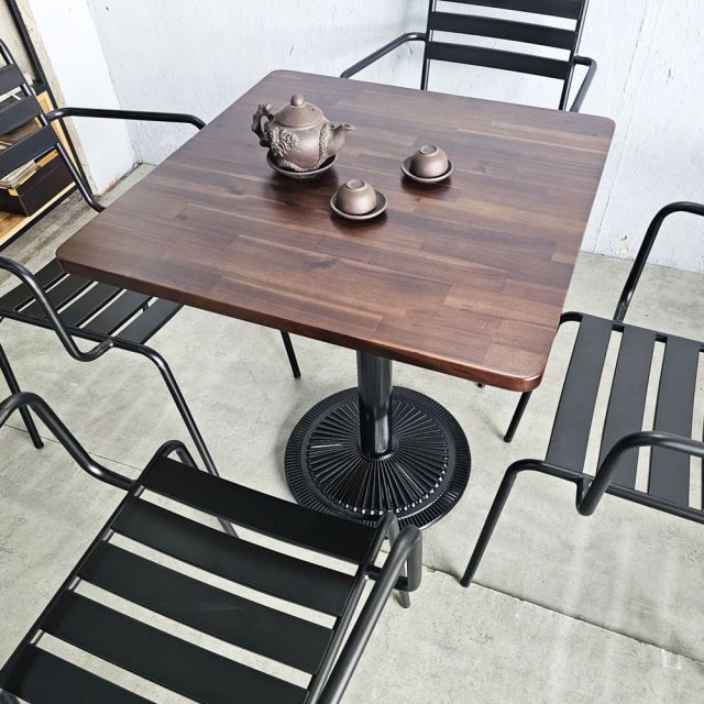 Combo bàn cafe vuông 70x70cm và 4 ghế sắt CBCF318