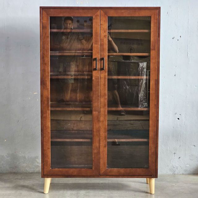Tủ kính 2 cánh 100x35x160cm gỗ cao su KTB68207