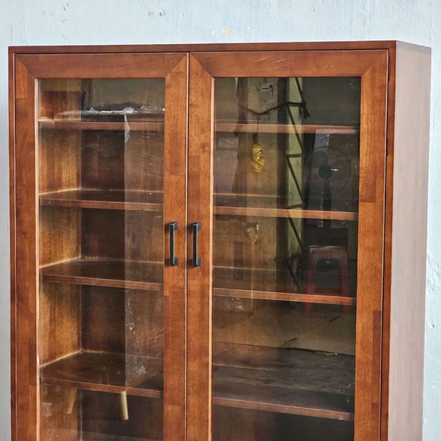 Tủ kính 2 cánh 100x35x160cm gỗ cao su KTB68207