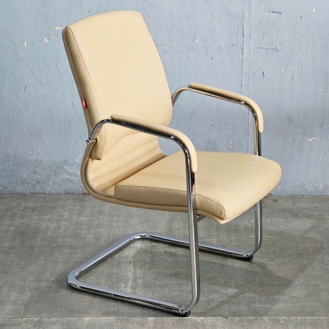 Ghế Nệm Chân Quỳ cho Phòng Họp HOM1039