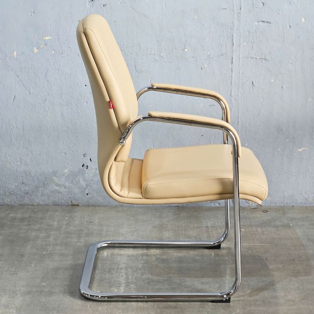 Ghế Nệm Chân Quỳ cho Phòng Họp HOM1039