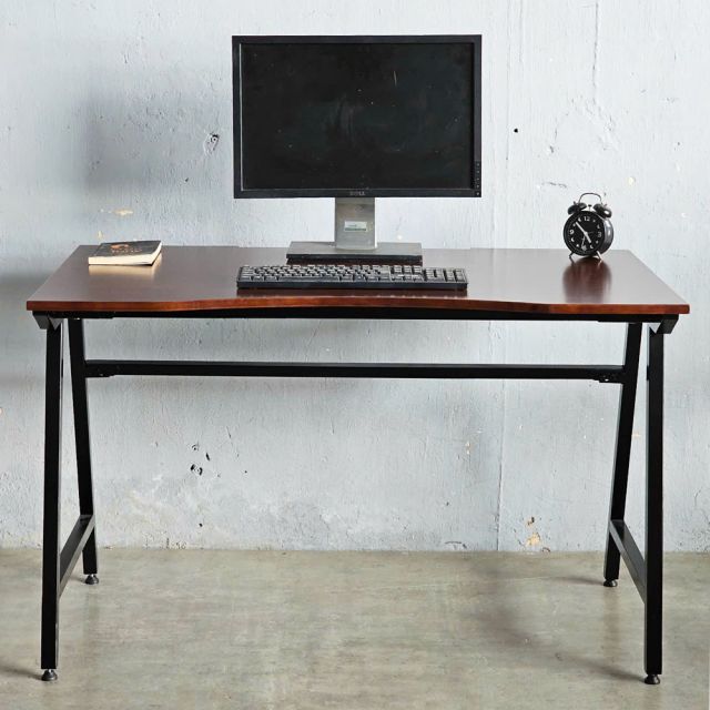 Bàn Gaming TaUP 120x70cm gỗ cao su GD680100